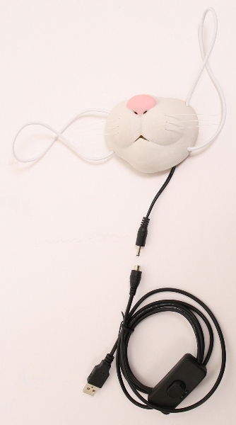 Маска от Thanko в виде носа кошки с питанием по  USB