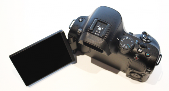 Камера Samsung NX20 с Wi-Fi на фото