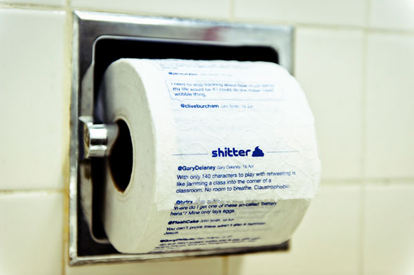 Твиты на туалетной бумаге
