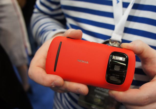 Nokia 808 PureView выходит на рынок
