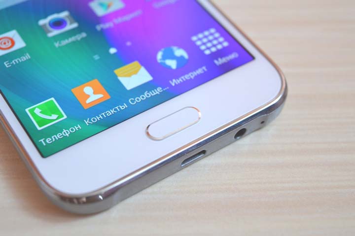 Дисплей в Samsung Galaxy E5