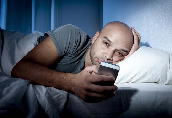 Почему Вы не должны брать ваш смартфон в постель?