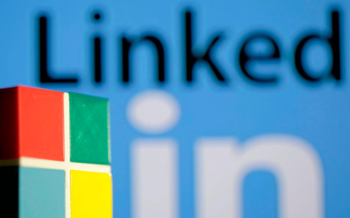 Майкрософт купила сеть LinkedIn