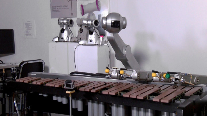 Робот Шимон создает музыку