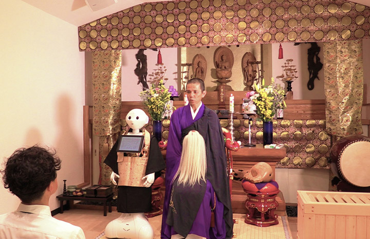 В Японии робот Pepper стал священником