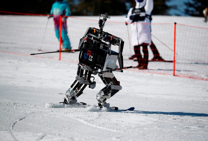 В Пхёнчхане прошли лыжные состязания среди роботов