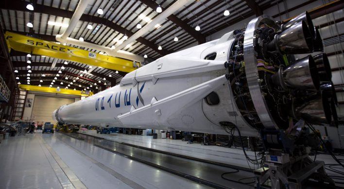 SpaceX запустит два тестовых спутника системы Starlink