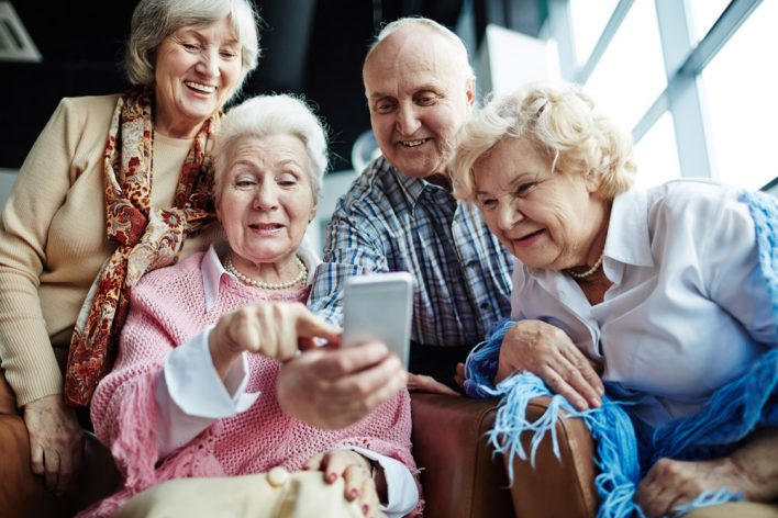 Как настроить смартфон для пожилых людей