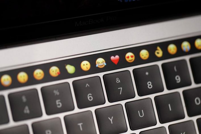 Способ сохранять клавиатуру ноутбука в чистоте от Apple