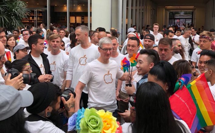 Компания Apple на гей-параде в Сан-Франциско