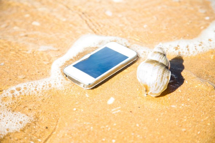 Как защитить свой смартфон от летнего зноя