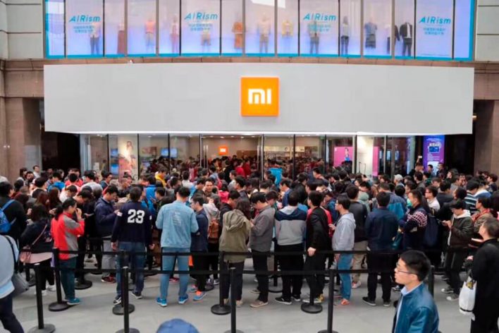 Популярность Xiaomi Mi 8 в день выхода оказалась не меньше, чем у iPhone