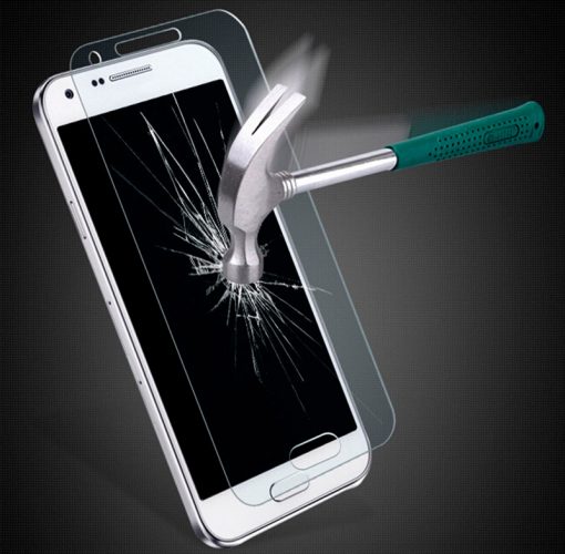 Защитное стекло для смартфона: нужно ли его устанавливать?