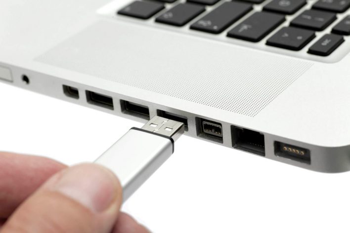 Почему нужно пользоваться функцией безопасного извлечения USB-накопителей?