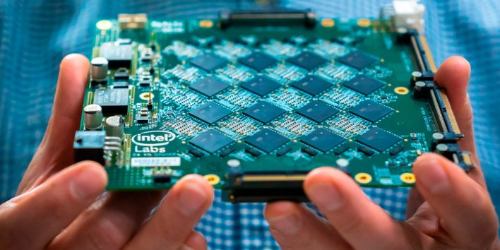 Intel начинает выпускать высокопроизводительные и экономичные ИИ-чипы