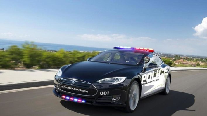 Батарея на полицейской Tesla «села» во время погони за подозреваемым