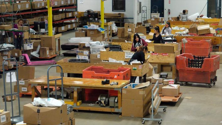 Сборкой разных заказов в один пакет AliExpress собирается повысить скорость доставки