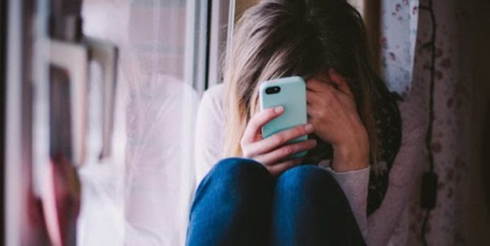 Ученые признали смартфоны причиной возникновения депрессии