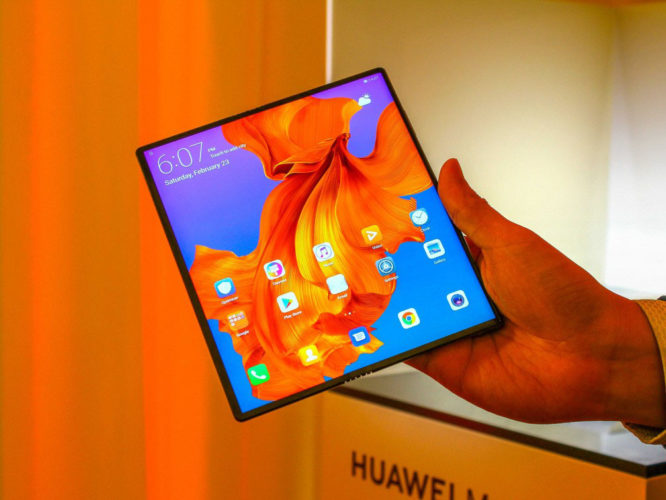 Huawei открыла предварительный заказ на «гибкий» смартфон Mate X