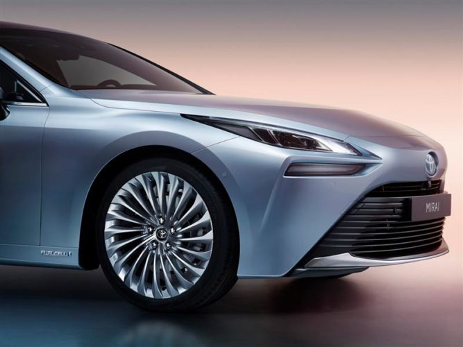 Toyota готовит к выпуску серийный авто с водородным двигателем