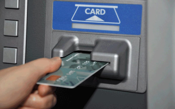 Как не стать жертвой мошенников при пользовании банкоматом?