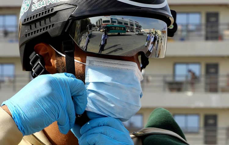 В ОАЭ полиция будет «сканировать температуру» при помощи смарт-шлемов