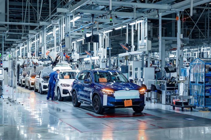 BMW начинает делать электрические iX3 в Китае и выигрывает!