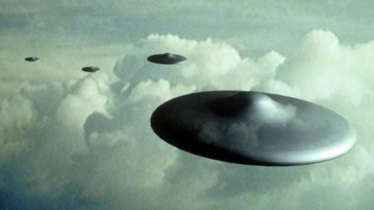 Flying object. НЛО UFO неопознанные летающие объекты. Инопланетная тарелка. Инопланетяне тарелка в небе. Тарелка НЛО.