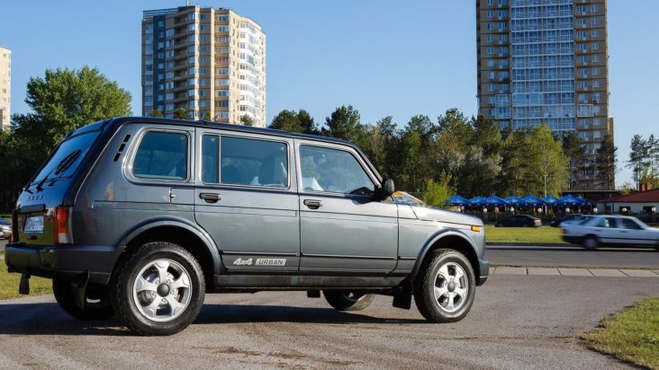 Креативная реклама русского Lada 4x4 в Боливии