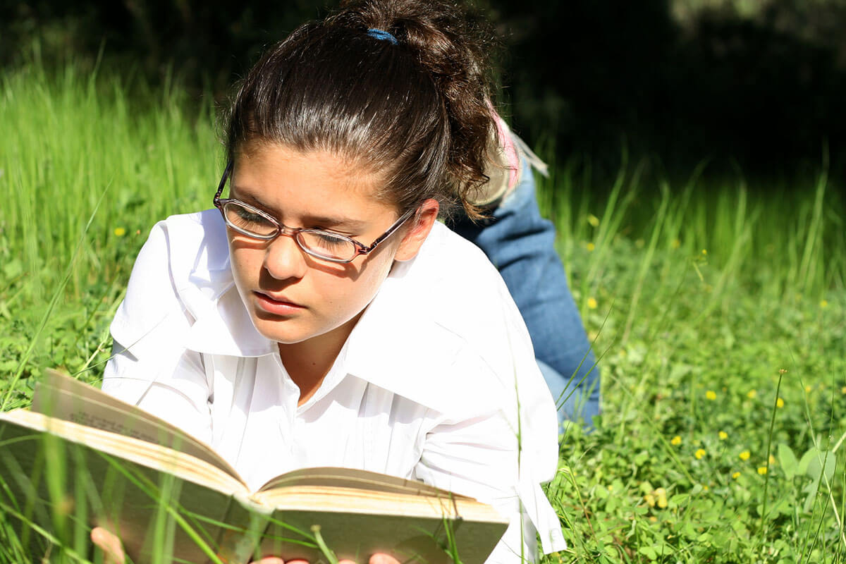 Reading camp. Картинки помогают запоминать. Изучение иностранных языков полезно для мозга. Изучение венгерского языка фото.