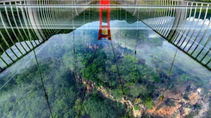 В Китае построен самый длинный в мире стеклянный мост