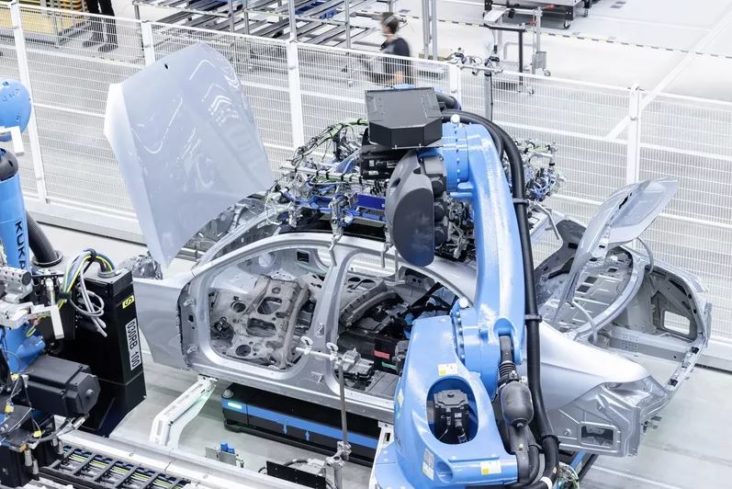 Новый завод Mercedes-Benz назвали «заводом будущего»!