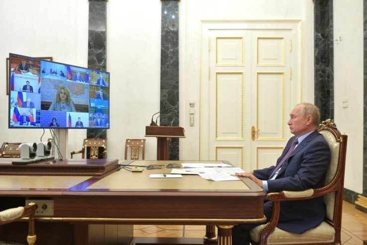 Путин: Все госуслуги в электронный формат!