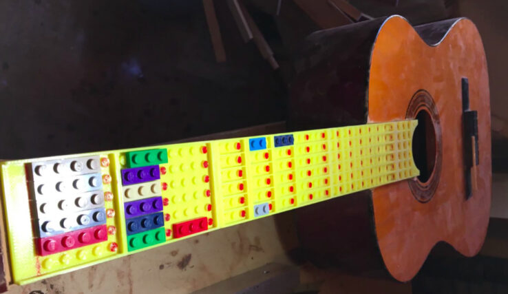 LEGO стал материалом для уникальной гитары