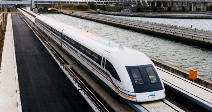 Китайцы создали транспорт нового поколения, стирающий грань между поездом и самолетом