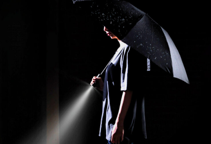 Xiaomi выпустила уникальный зонтик с фонариком