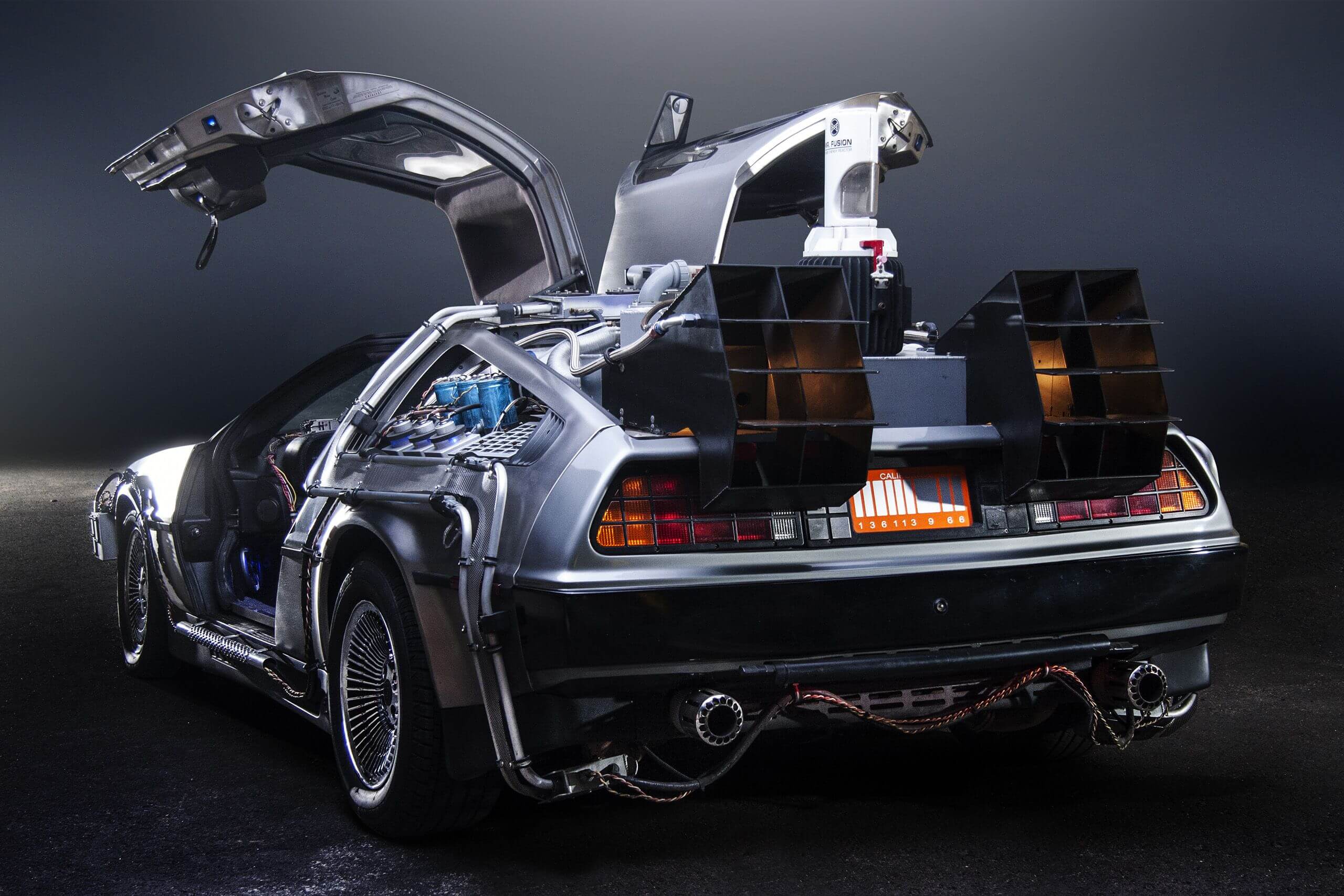 Автомобиль времени. DELOREAN DMC-12 машина времени. Делориан ДМС 12 машина времени. Делориан ДМС 12 назад в будущее. ДЕЛОРЕАН дмс12 назад в будущее.