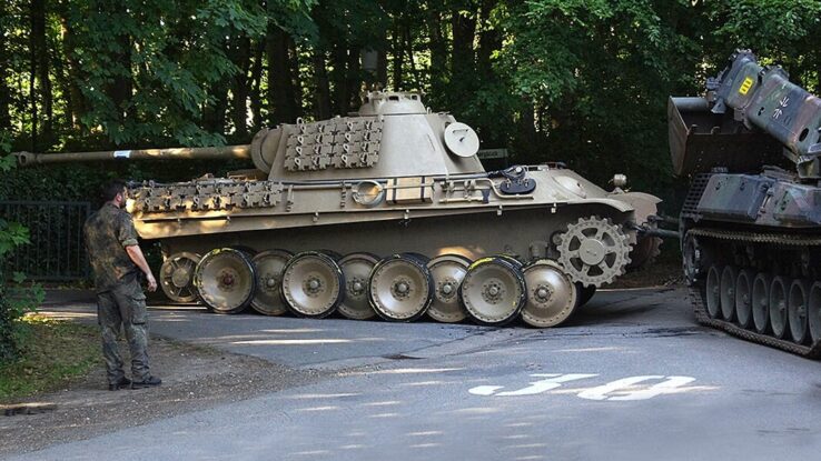 Немецкий пенсионер осужден за то, что прятал в гараже танк и оружие времён Второй мировой войны