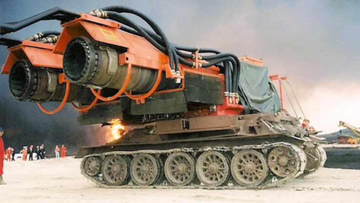 Танк Т-34 с двигателем от МиГ-21с успешно тушит пожары!