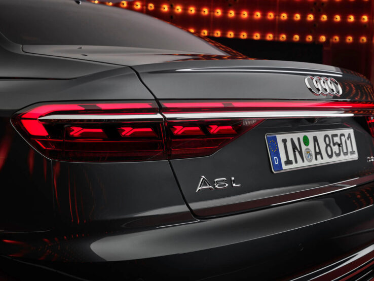 Audi напичкала новыми технологиями обновленный седан A8