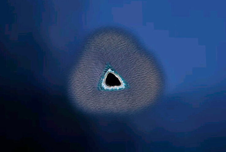 Что это? В Тихом океане карты Google Maps нашли «черную дыру!»
