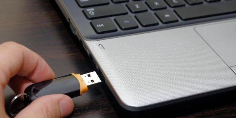 Как сделать на usb-флешке два раздела? И для чего это нужно?