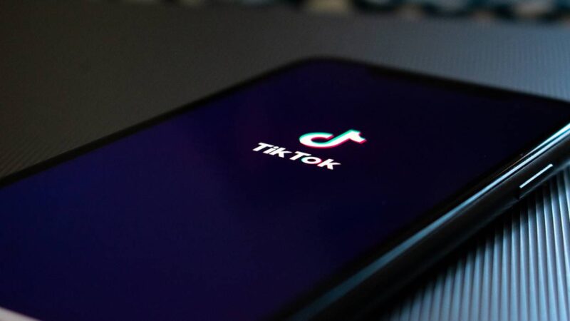 Российский регулятор уличил TikTok в рекомендациях военного контента детям!