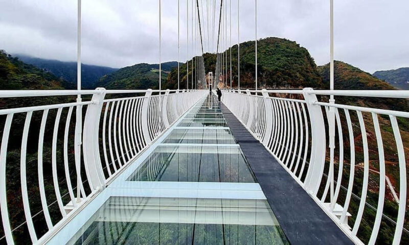 Скоро откроется самый длинный стеклянный мост в мире