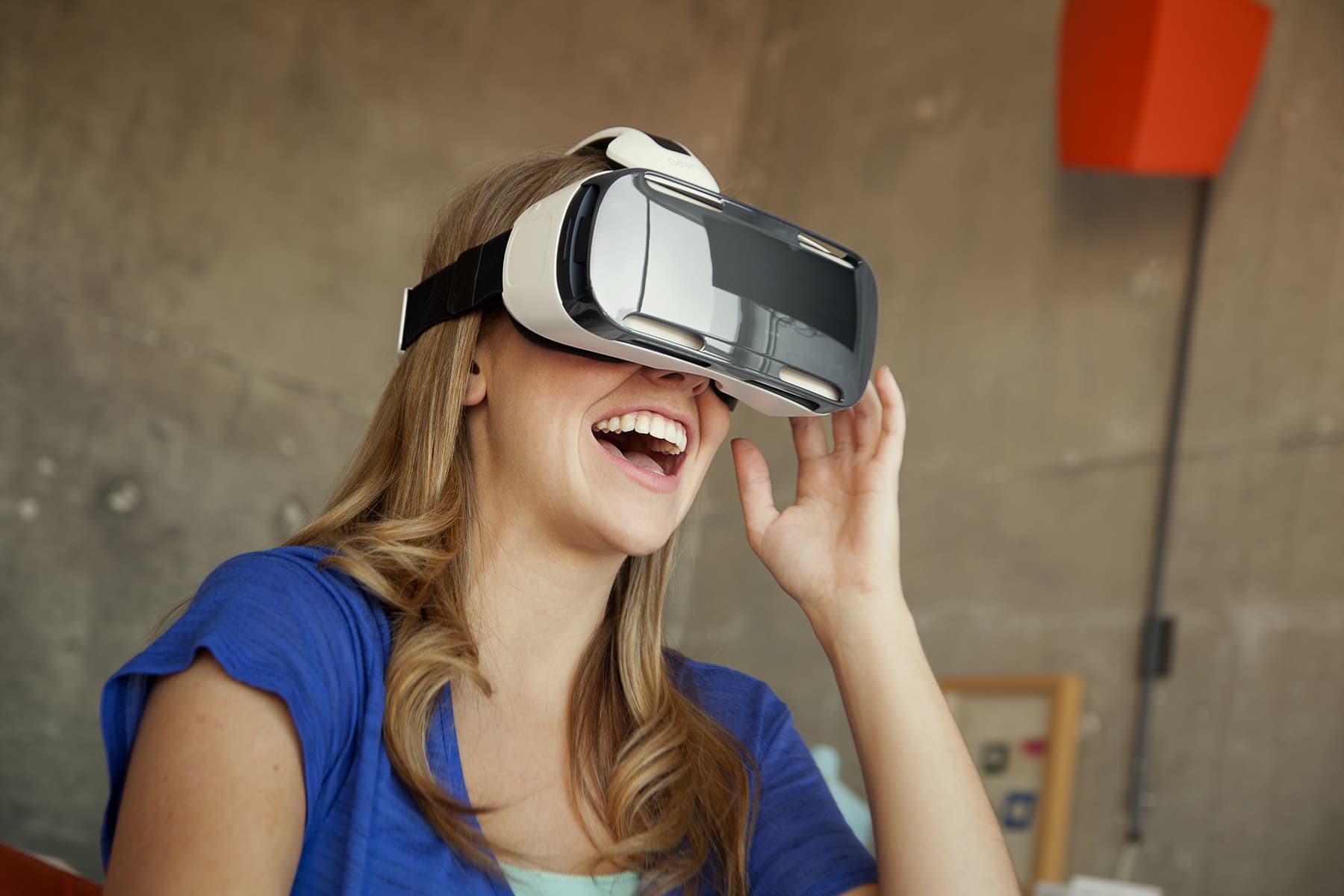O vr. Шлем виртуальной реальности LG 360 VR. Очки дополненной реальности Samsung. Виар очки самсунг. Очкивир туальнайряльности.