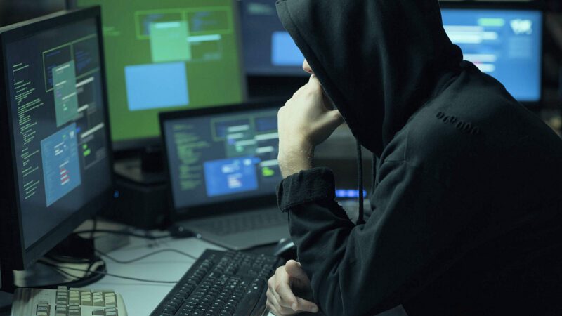 Зачем хакеры устраиваются на работу при помощи дипфейков?