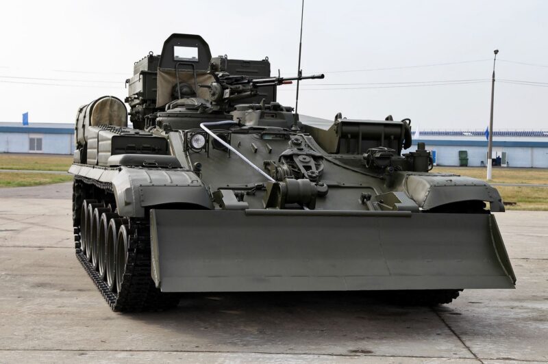 Новая партия Т-90М «Прорыв» и БРЭМ-1М поступила в ВС РФ