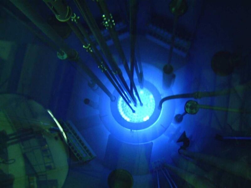 Потоки энергии во время запуска ядерного реактора восхищают и завораживают!