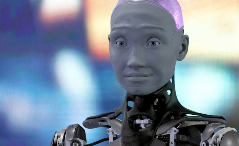 Самый человекоподобный робот ответил на вопрос о захвате мира машинами