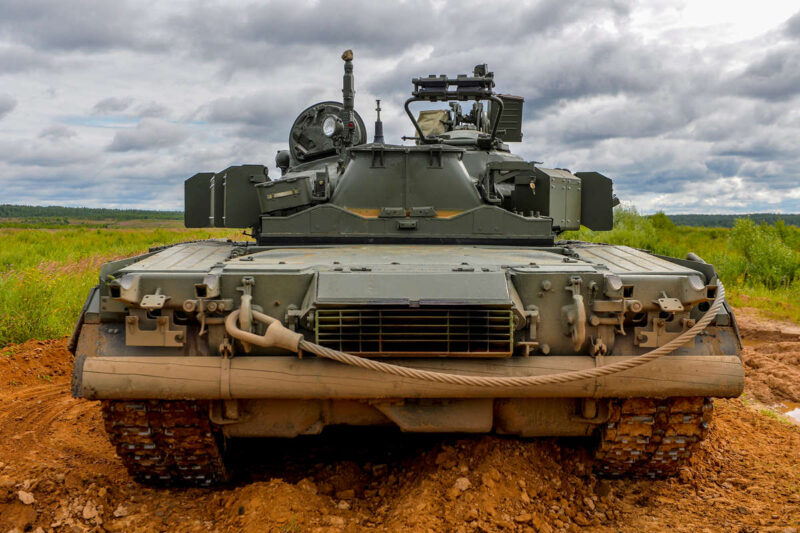 Минобороны досрочно получило большую партию танков Т-80БВМ